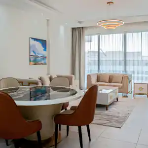 Salón luminoso de vivienda moderna en Córdoba asociado a una hipoteca 100 para comprar casa