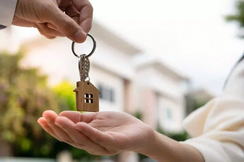 Entrega de llaves de una vivienda comprada con hipoteca 80